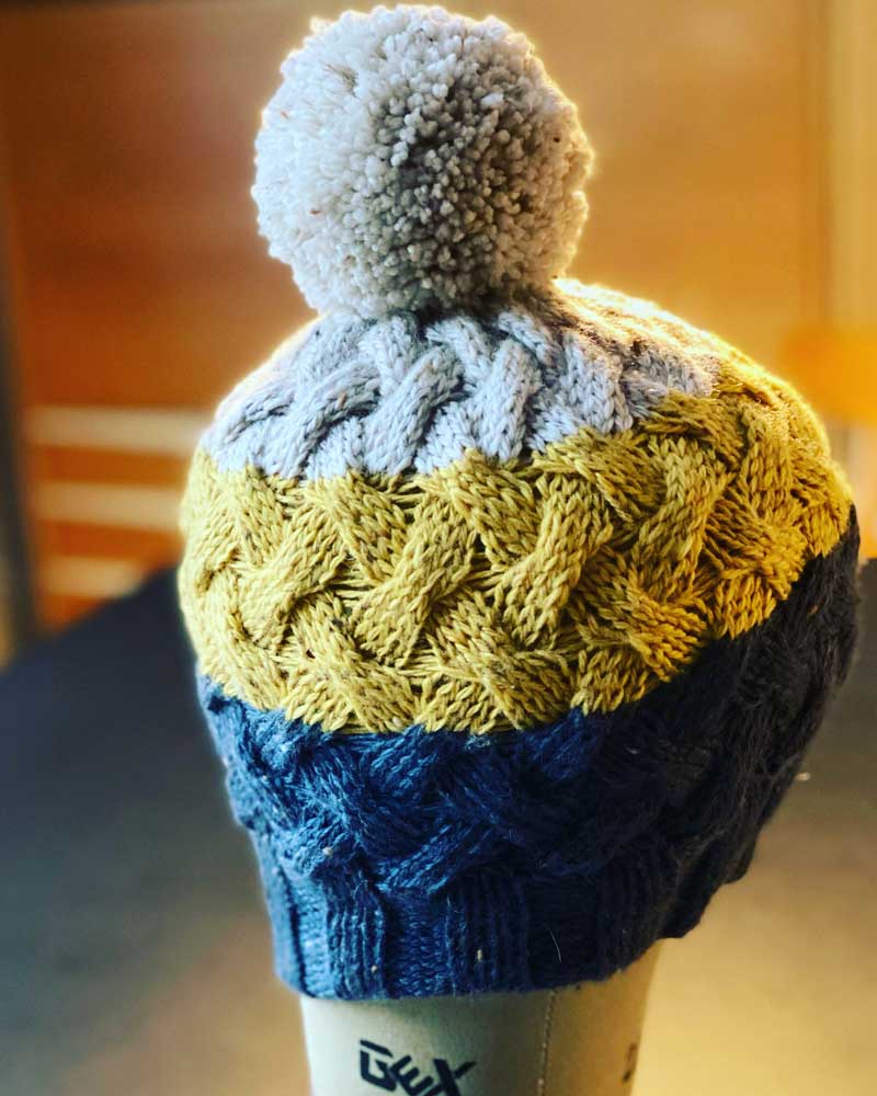 Mütze mit PomPom aus Tasmanian Tweed von Atelier Zitron